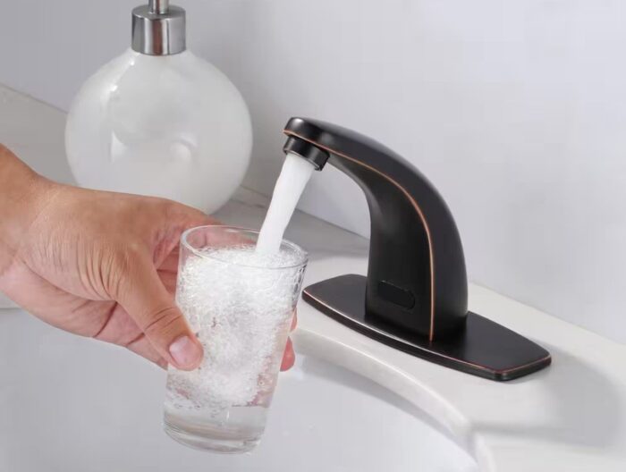 Automatic Sensor Touchless Battery Powered Bathroom Sink Faucet with Deckplate and Mixing Valve in Oil Rubbed Bronze